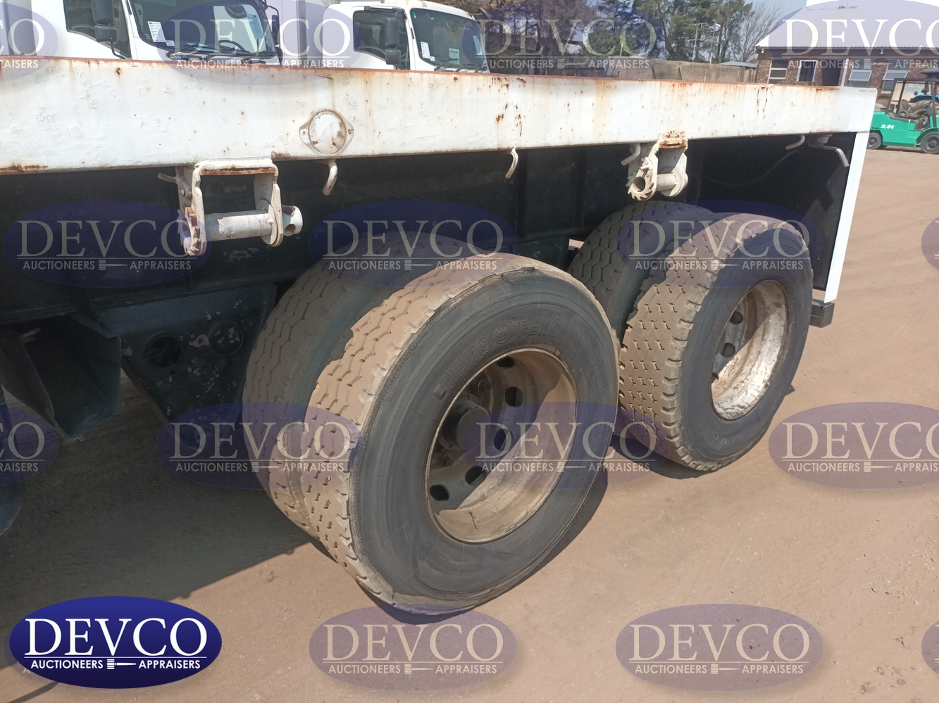 1992 Henred Fruehauf Flat Deck Link Trailer | Devco Auction