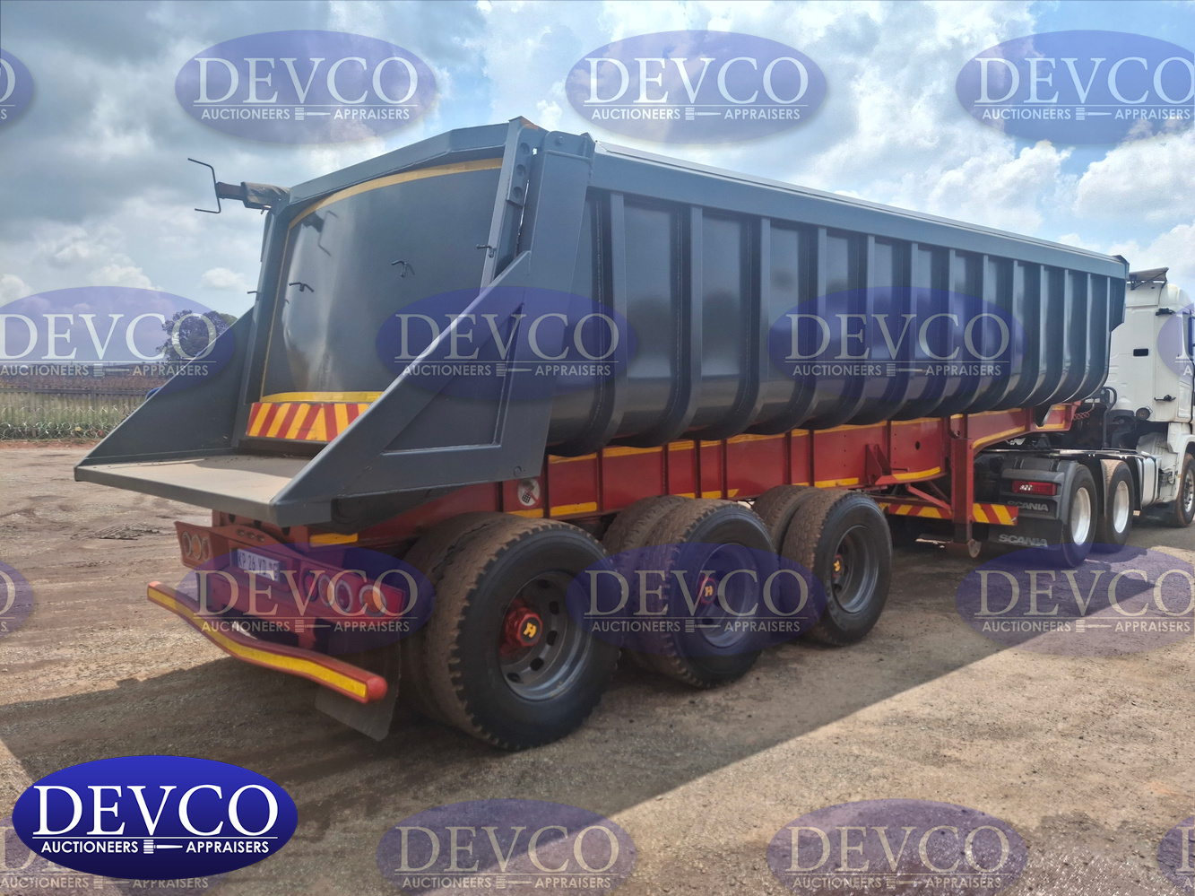 2022 Henred Fruehauf Tri Axle Sloper Trailer | Devco Auction